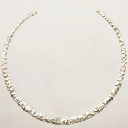 Stelt collier "Snake" All Blues innermått 32cm, öppning 7cm bredd 3,8-9,2mm silver 925/1000 Vikt: 123,4 g