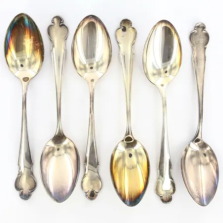 6 Skedar längd: 17,9cm, gravyr, 830/1000 silver Vikt: 210 g