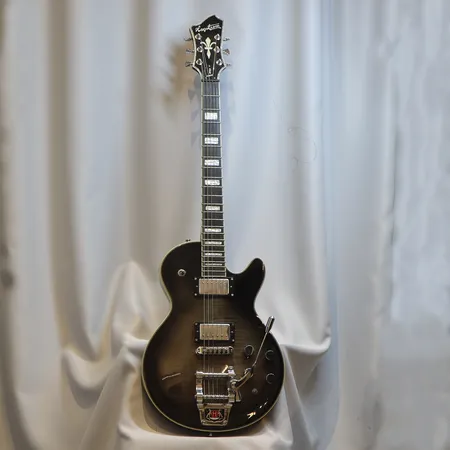 Elgitarr Hagström Super Swede snr. G11090749, med softcase (original), i behov av nya strängar, en defekt (saknas) Vikt: 0 g Skickas med postpaket.