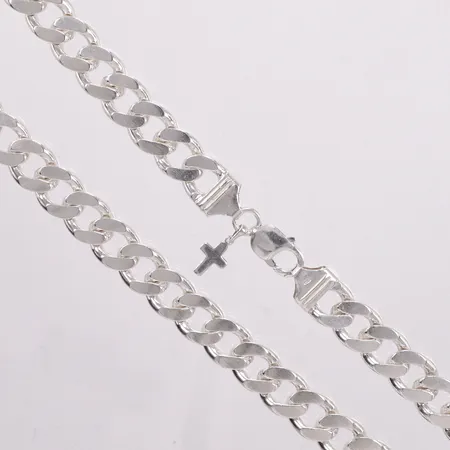 Kedja manglad Pansar massiv längd 52cm bredd 13mm med berlock kors längd 18mm bredd 7,8mm silver 925/1000 Vikt: 133 g