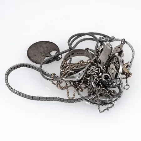 Diverse defekt/graverat silver 830-925/1000 43,6g. 