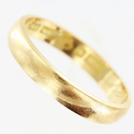 Ring stl:18¼ slät bredd 3mm, gravyr, 18K. Vikt: 3,1 g