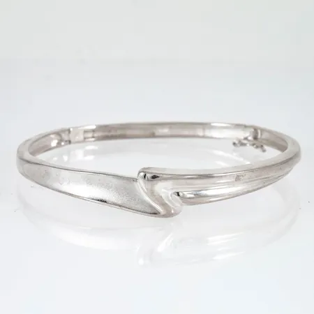 Stelt öppningsbart armband delvis matterat innermått 17 cm bredd 4 - 11 mm silver 13,9g 925/1000.