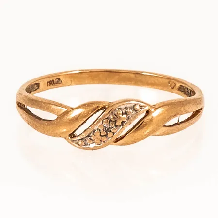 Ring med 1 x ca 0,005ct 8/8-slipad diamant stl:17¼ bredd 1,6-5mm, bruksslitage, 18K 1,5g. 