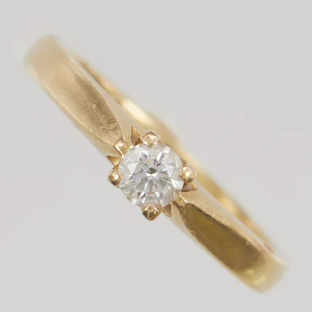 Ring diamant 0,20ct kvalitet W/P, stl:16½ bredd 4mm 18K 3,8g.