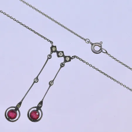 Collier längd 43,5 cm, bredd 1-4 mm silver 830/1000. Vikt: 2,7 g