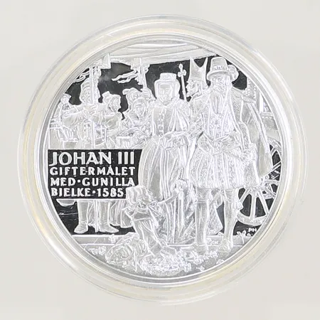 Silvermynt "Johan III Giftermålet med Gunilla Bielke 1585" Kungariket Sverige, Ø 36mm, bredd 3mm, i plastetui, Silver 925/1000, 27,1g Vikt: 27,1 g