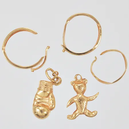 Diverse smycken trasiga 18K  Vikt: 2,7 g