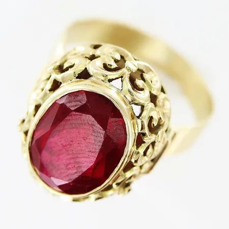 Ring röd sten stl:21½, 14K, Bruttovikt: 7,7gram. Vikt: 0 g