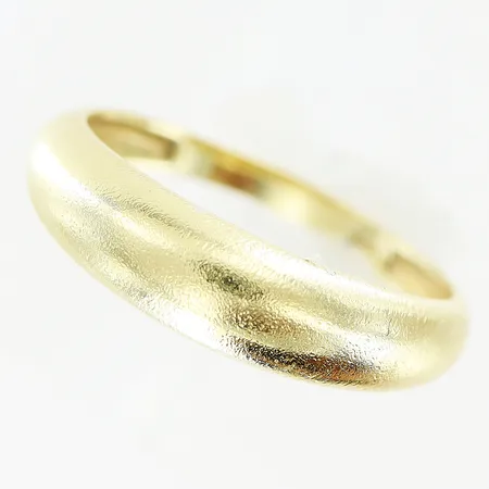 Ring stl:20 bredd: 2-5,5mm, matterad yta, 14K. Vikt: 2,9 g
