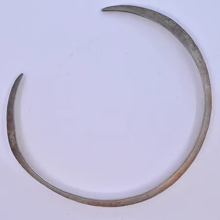Halsring Stig Bert Ø13 cm, bredd 7-15 mm silver 925/1000. Vikt: 31,9 g