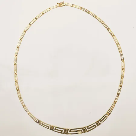 Collier med genombruten meanderdekor längd ca 41cm, bredd 3,1-6mm 14K Vikt: 14,1 g