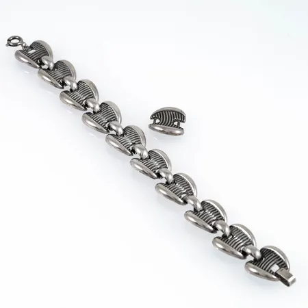 Armband längd 17,5cm bredd 4,5-16mm, extra länk medföljer, lås ej i silver, silver 835/1000 18,4g.