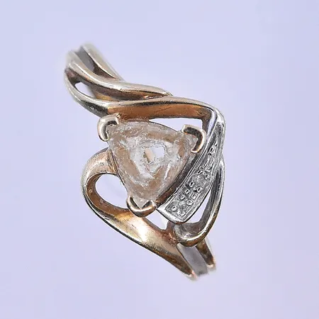 Ring stl:17¼, saknar sten 10K. Vikt: 2,2 g