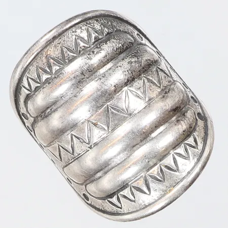 Ring, stl:18½, bredd 6-27mm, 925/1000 silver Vikt: 7,9 g