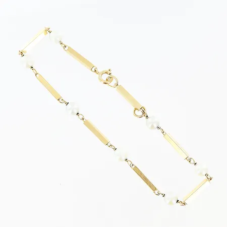 Armband odlade pärlor Ø4,5mm, längd 18,5cm, bredd 1,5-4,5mm, 1 extra ögla, 18K. Bruttovikt: 3,6gram. Vikt: 0 g