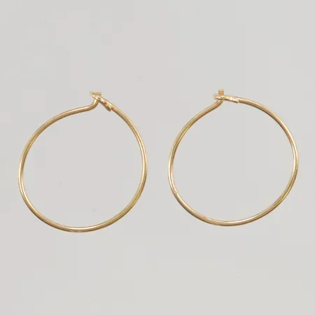 Örhängen 15mm något skeva 18K 0,5g.