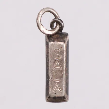 Hänge längd 2cm inkl ögla, gravyr, silver 925/1000 Vikt: 2,2 g