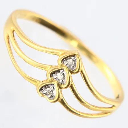 Ring med hjärtan samt vita stenar, stl: 17½, bredd: 1-8mm, 18K Vikt: 1,2 g
