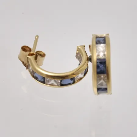 Örhängen 3,7x12mm, 8st vita stenar, 6st blå stenar, 18K, 1,37g.