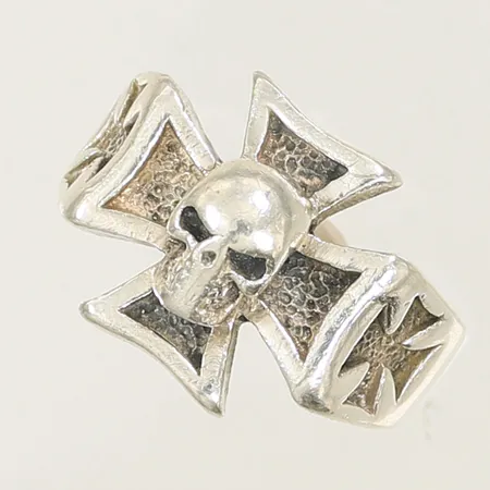 Ring med malteserkors och döskalle, stl 19, bredd 5-17mm, ojämn skena, 925/1000-delar, 12g