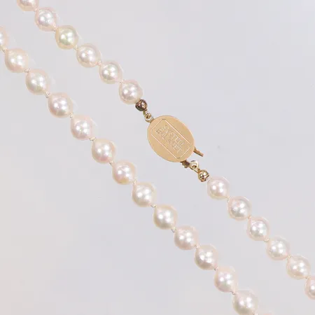 Pärlcollier, längd 50cm, bredd 6,5mm, gravyr systembolaget, 18K i lås, Vikt: 24 g