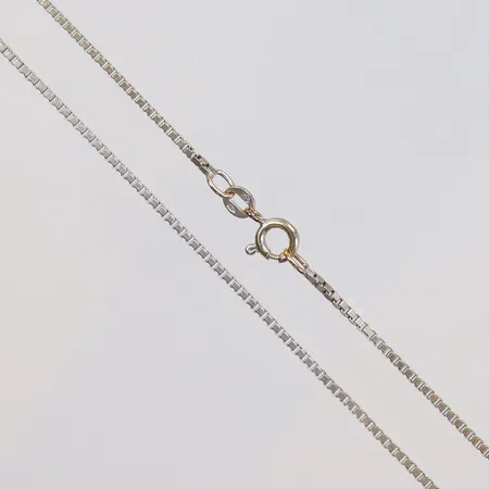 Halskedja Venezia, längd 43,5cm, bredd 1mm, vituld, 18K Vikt: 6,2 g