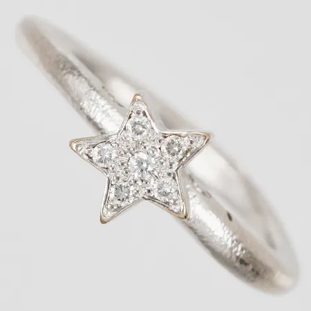 Ring Ole Lynggaard design Charlotte Lynggaard Love vitguld med diamanter ca 5x0,01ct stl: 17½ bredd: 3-8mm, 18K Vikt: 6,3 g