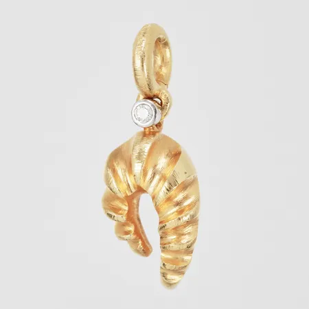 Hänge Ole Lynggaard vitguld/gult guld med diamant ca 1x0,05ct längd: ca3,5cm bredd: ca 13mm, 18K Vikt: 9,2 g