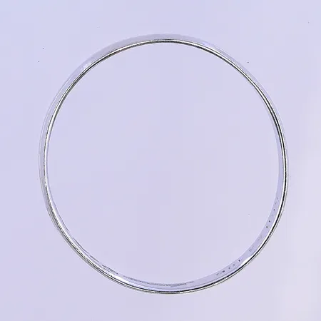 Ring stl:19¼, graverad vitguld 18K. Vikt: 2,1 g