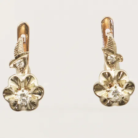 Ett par örhängen med diamanter 2xca0,16ct, 2xca0,02ct, längd 16,8mm bredd 9,4mm ryska stämplar tvåfärgade 14K  Vikt: 5,4 g