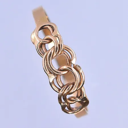 Ring Bismarck stl:18½, bredd 2-6 mm en länk öppen 18K. Vikt: 1,3 g
