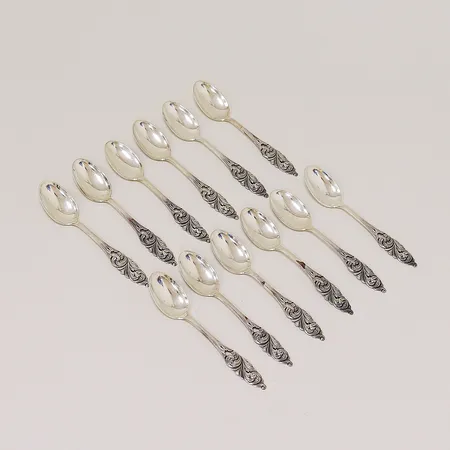 12 kaffeskedar längd 10cm, gravyr, silver 830/1000 Vikt: 99,3 g