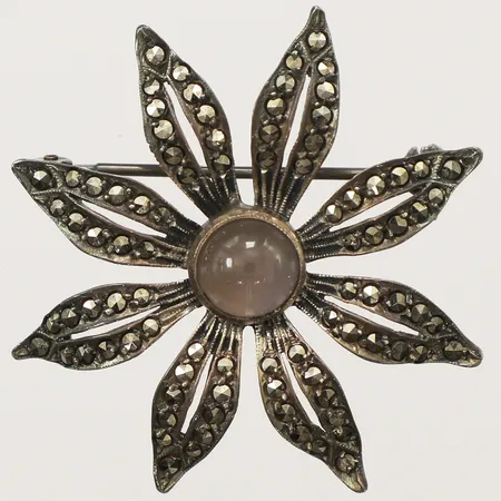Brosch blomma med kalcedon och markasiter bredd 38mm saknas en sten silver 835/1000 Vikt: 8,7 g