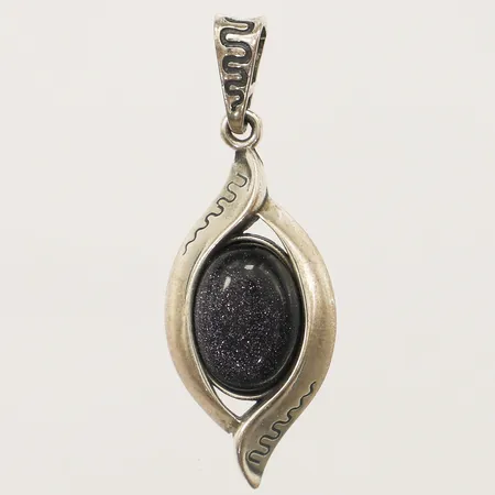 Hänge lila guldfluss längd 45mm, bredd 16,1mm silver 925/1000 Vikt: 6 g