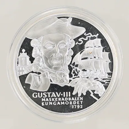 Silvermynt "Gustav III Maskeradbalen kungamordet 1792" Kungariket Sverige, Ø 36mm, bredd 3mm, i plastetui, Silver 925/1000, 27,3g Vikt: 27,3 g