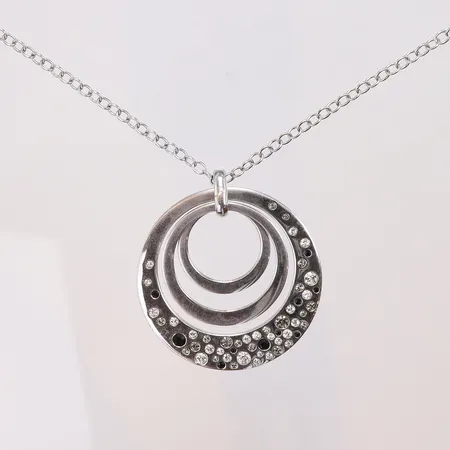 Halscollier, längd 45cm, bredd 3-44mm, 925/1000 silver Vikt: 23 g