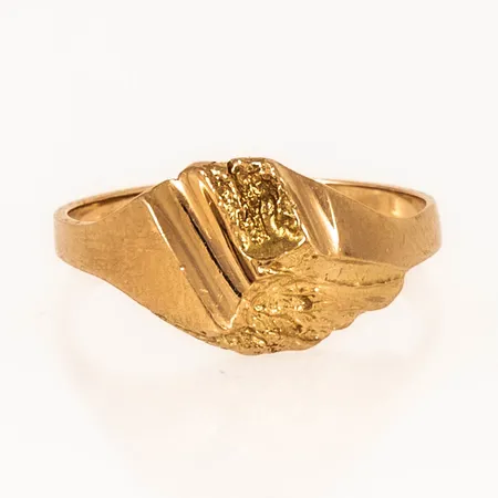 Ring med vildmarksmönster stl:17 bredd 1,7-9,5mm, 18K 2,9g.