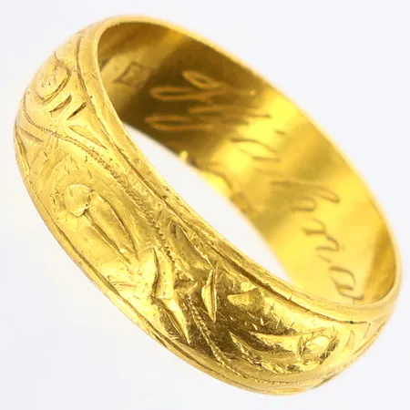 Ring stl: 16½ bredd: 6mm, gravyr, 23K Vikt: 5,6 g