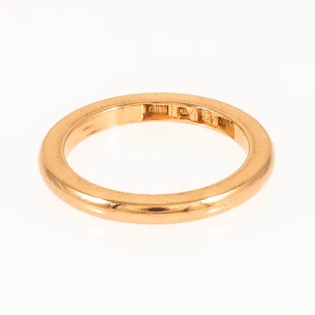 Ring slät stl:15¼ bredd 2mm, gravyr, 18K 3,3g.