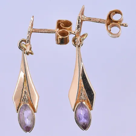 Örhängen längd 30 mm, bredd 6 mm 18K. Vikt: 1,8 g