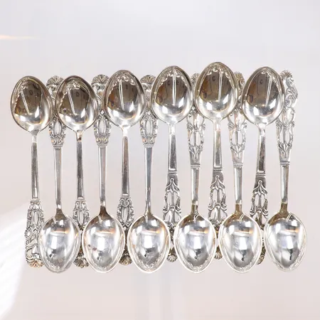 12 Kaffeskedar, längd 11,5cm, bredd 4-25mm, olika modeller, 830/1000 silver Vikt: 159,3 g