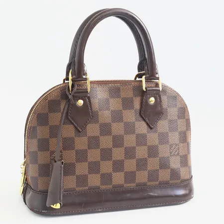 Väska Louis Vuitton Alma BB, Damier Ebene Canvas, datumkod: CT4220, mått: 23,5x17,5x11,5cm, kvitto november 2020, dustbag, originalkartong fläckig, lås med nycklar, axelband, bruksfläckar, bruksslitage samt ljusa missfärgningar på nederdel.