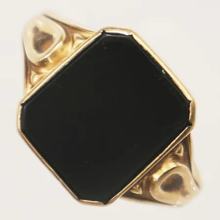 Klackring med onyx stl:20¼ bredd 14,3mm 18K  Vikt: 4,5 g