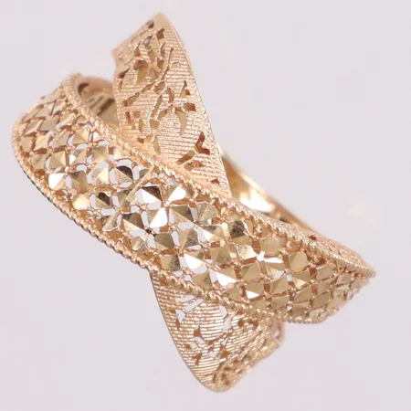 Ring genombruten dekor stl 18¼ bredd 11,9mm 18K Vikt: 2,9 g