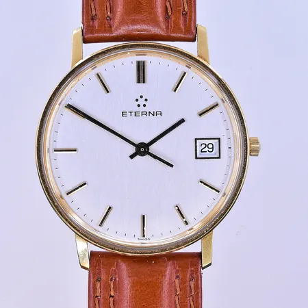 Herrur Eterna quartz datum Ø34 mm, graverad boett 18K.
