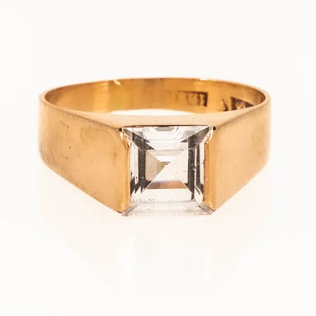 Ring med vit sten stl:17 bredd 2,5-7mm, 18K 3,2g.