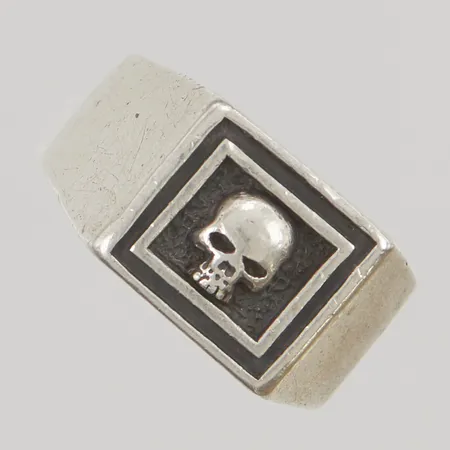 Ring "döskalle" stl:19¼, skev skena, 925/1000 Silver 14,7g.