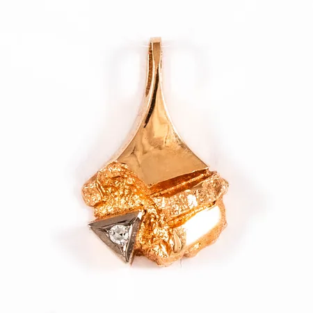 Hänge med vildmarksmönster med en 8/8-slipad diamant ca 0,02ct fattad i vitguld, bredd 12,2mm längd 19mm, 18K 1,7g. 
