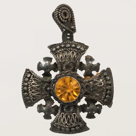 Hänge Jerusalemkors med filigranarbete och orange sten längd 40mm, bredd 29mm Jerusalem silver 950/1000 Vikt: 6,4 g